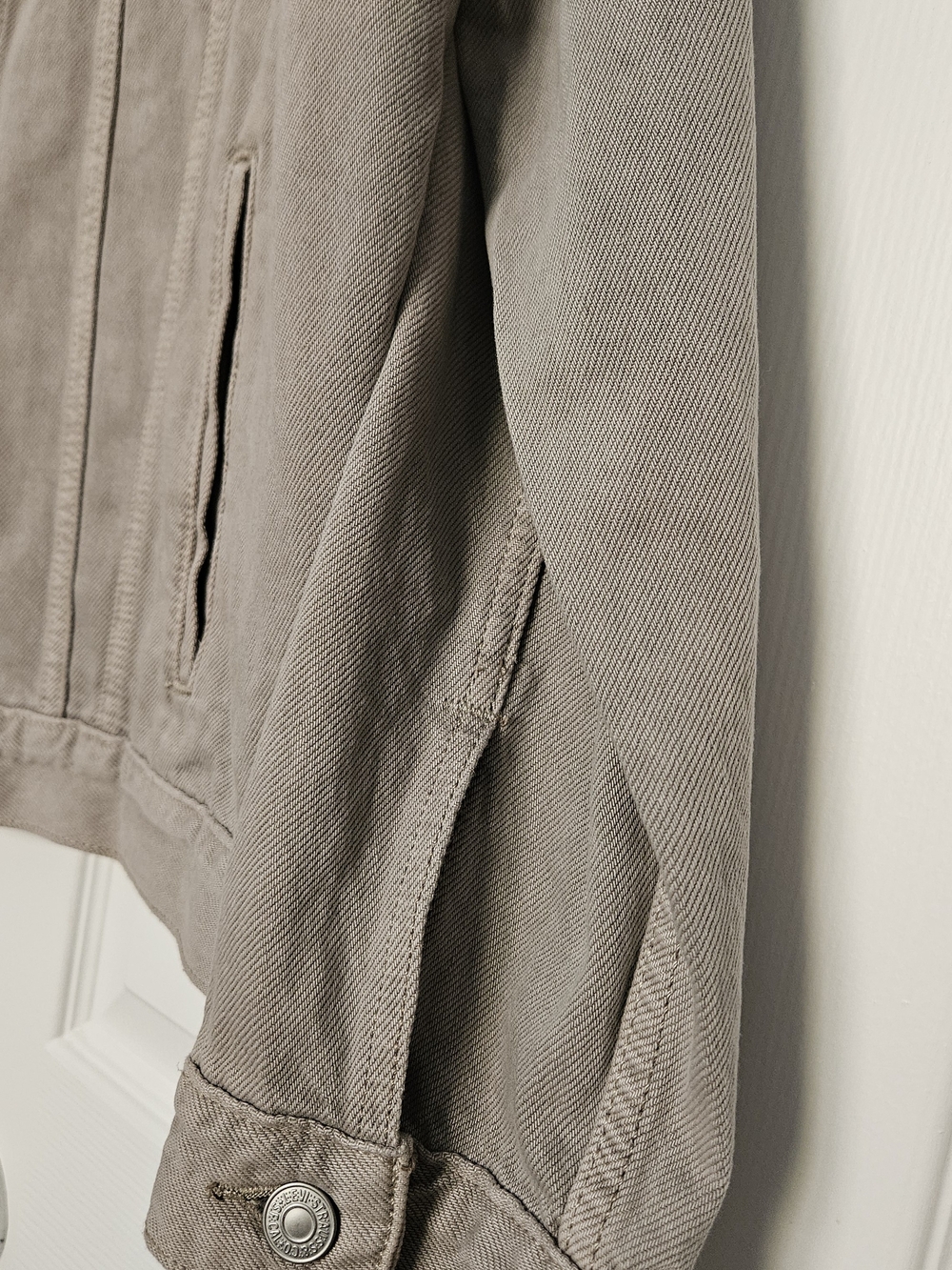 Levi's Men's Taupe/Beige Button-Front Trucker Jacket - Picture 2 of 5